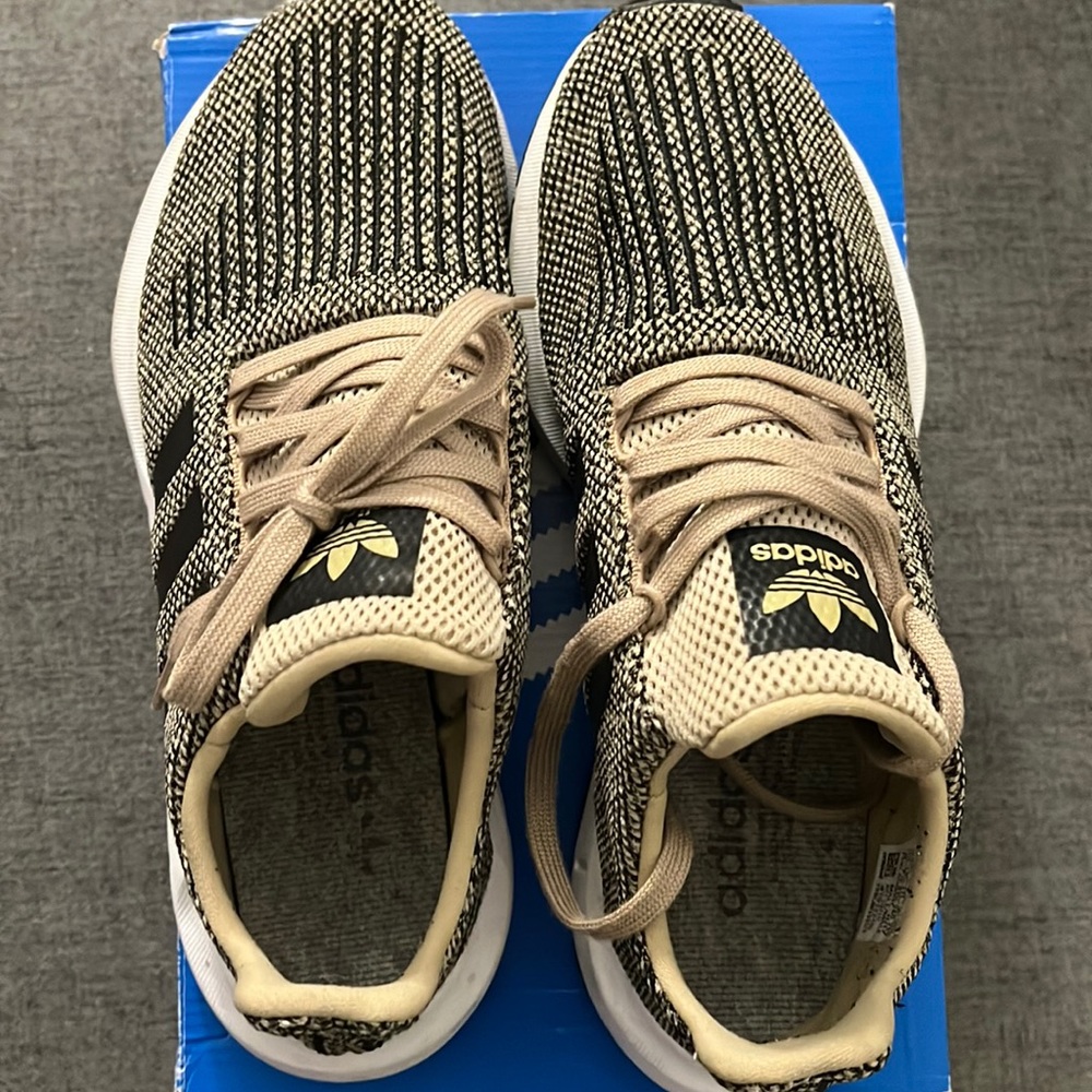 Men’s size 8 Adidas Swift Run